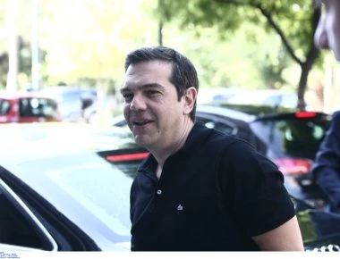 Casual εμφάνιση Α.Τσίπρα στο Πολιτικό Συμβούλιο (φωτο)